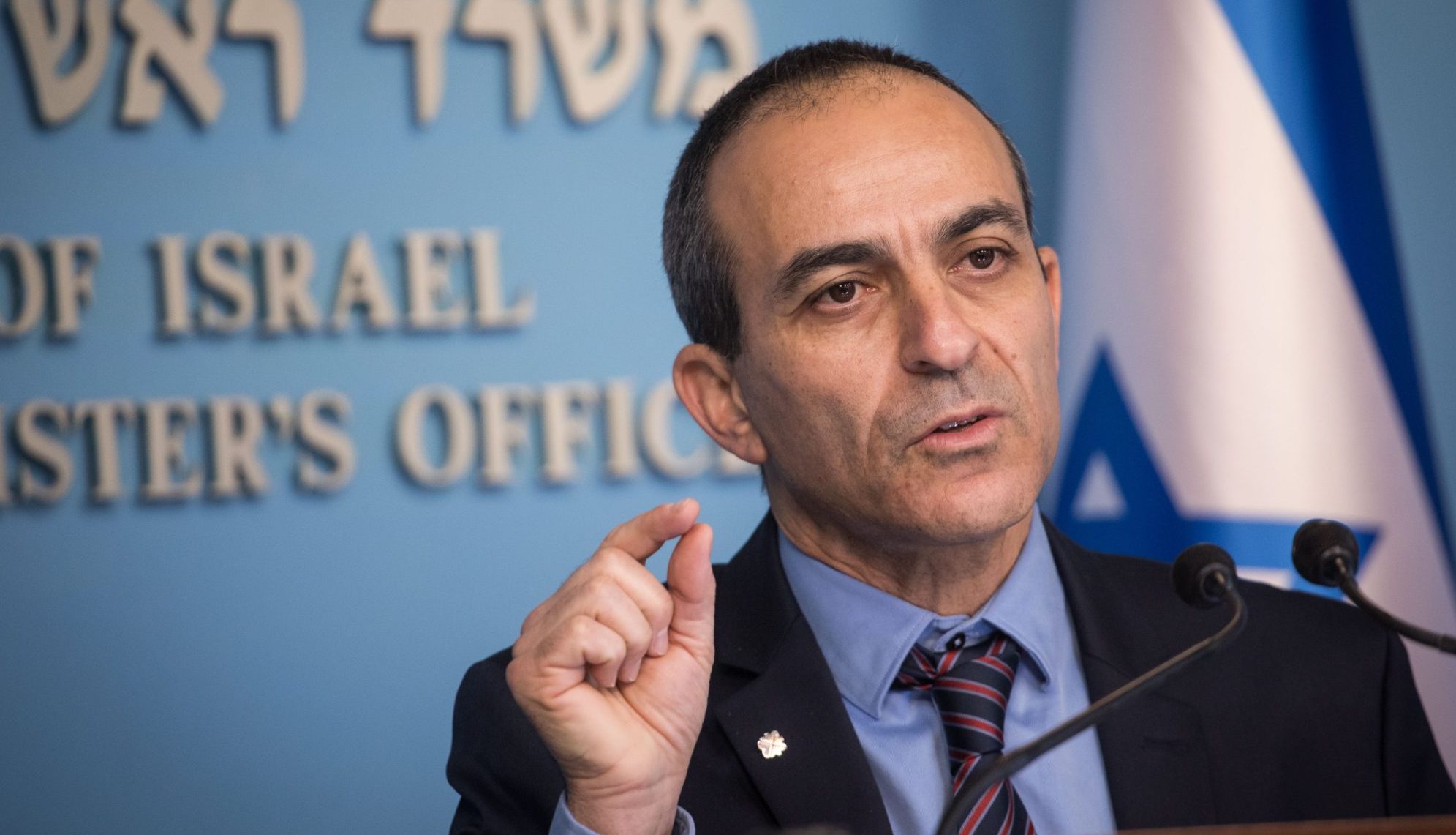צילום: הדס פארוש, פלאש 90 שמר על ההנחיות: פרופ' גמזו שהה ליד חולה מאומת אך לא ייכנס לבידוד