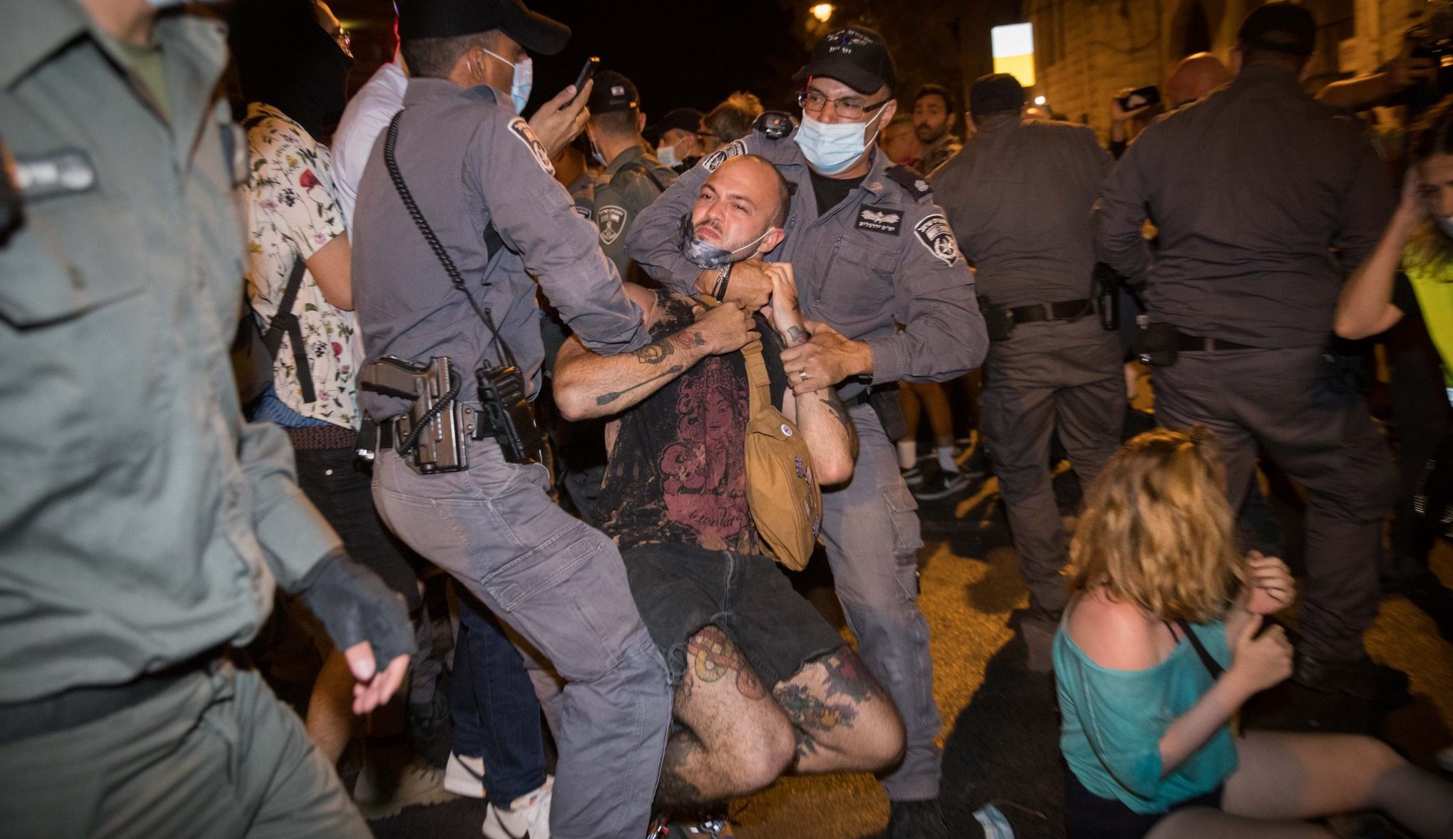 צילום: יונתן סינדל, פלאש 90 12 מפגינים נעצרו במהלך מחאות השמאל ברחבי ירושלים
