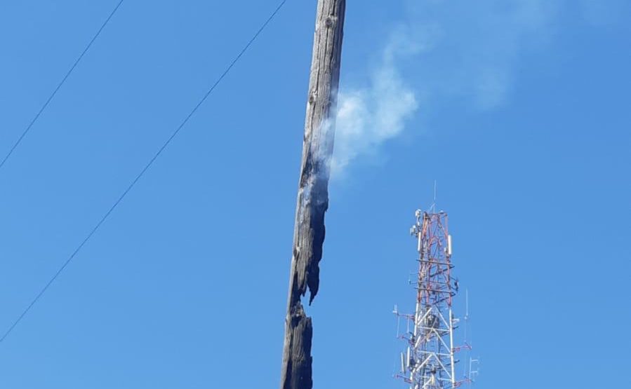 צילום: חברת החשמל בלון תבערה פגע בשני עמודי חשמל המספקים חשמל לאזור קיבוץ מפלסים וניר עם
