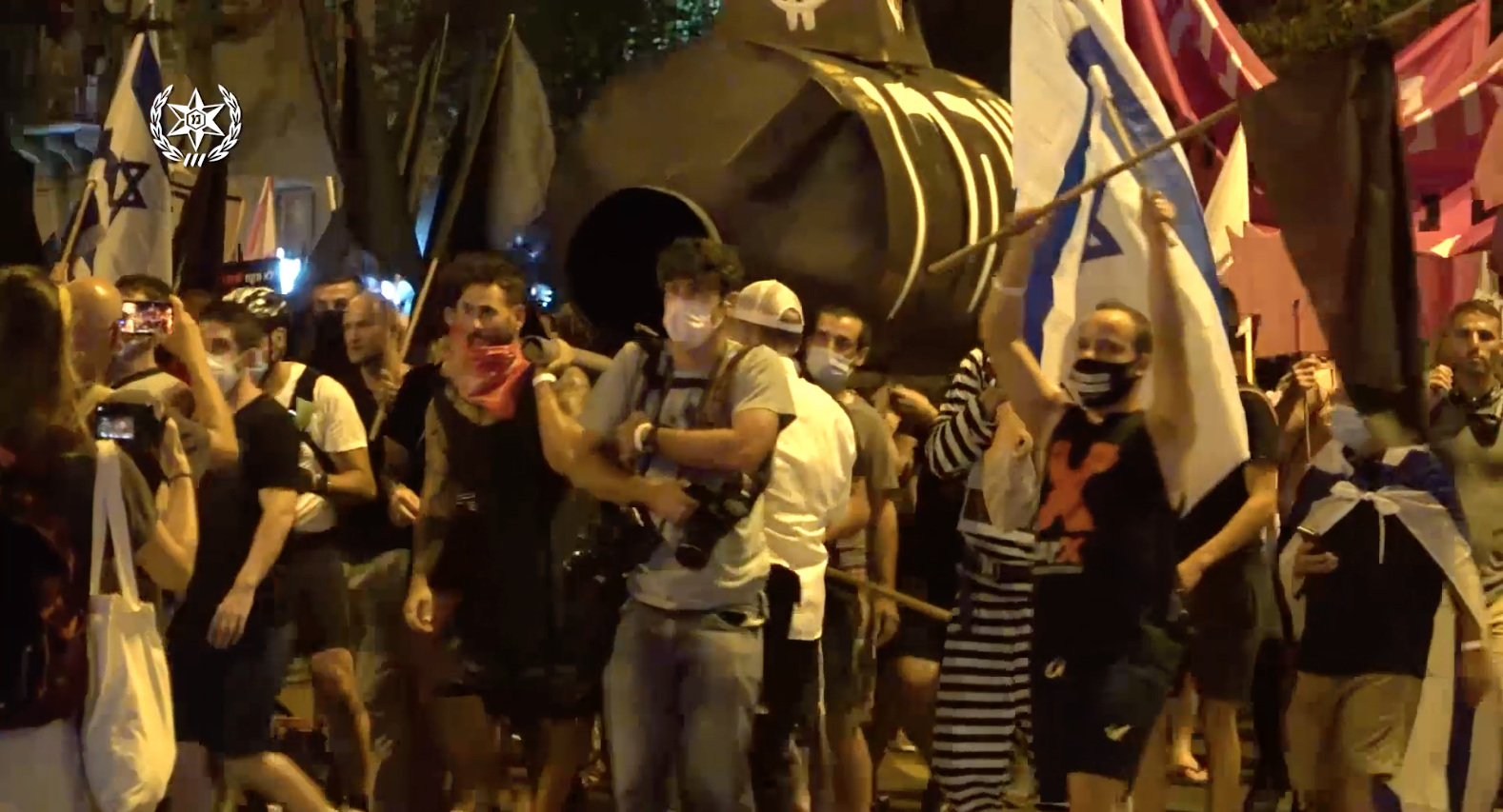 צילום: משטרת ישראל נעצר חשוד באיום על מפגינים באקדח פלסטיק במחלף הסירה בהרצליה
