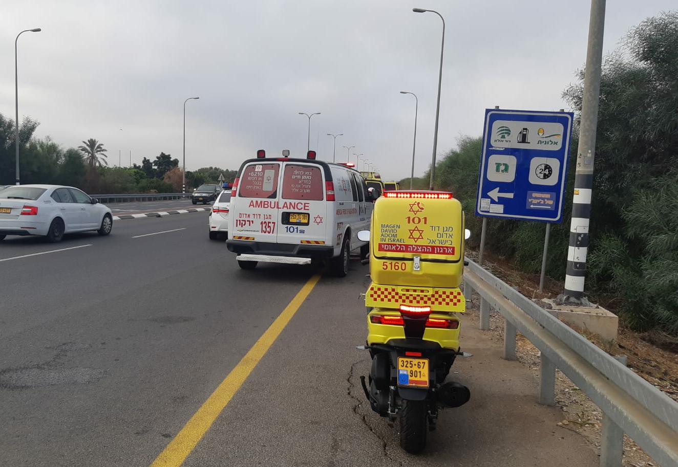 צילום: דוברות מד מורדם ומונשם: בן 22 נפצע קשה מפגיעת רכב בכביש 40