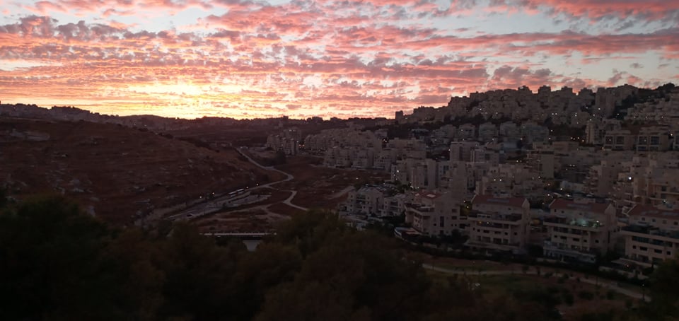 צילום: אביטל דרורי יופיה של ירושלים: השקיעה בשכונת הר חומה