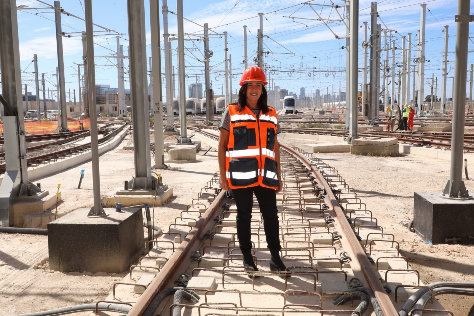 השרה רגב מאיצה את עבודות הקמת הרכבת הקלה בגוש דן