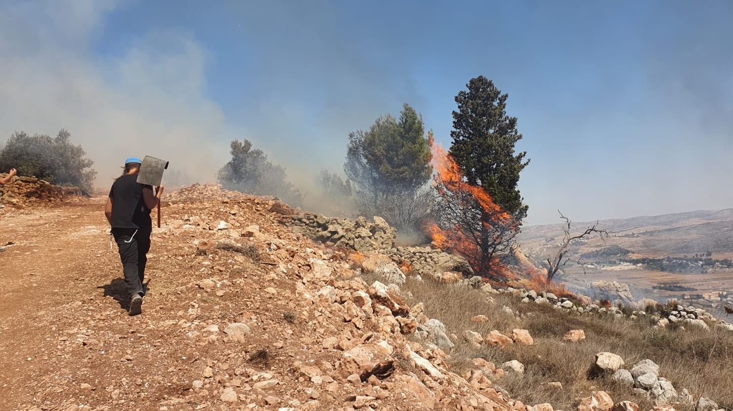 צילום: דוברות יצהר חשד להצתה סמוך ליצהר: עשרות פעילי שמאל וערבים במקום