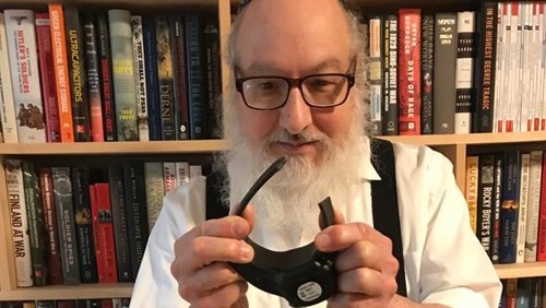 פולארד הסיר את האזיק האלקטרוני: