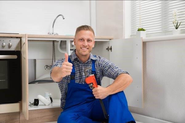 צילום: shutterstock אינסטלטור מומלץ מתחילים לחפש לפני התקלה הבאה