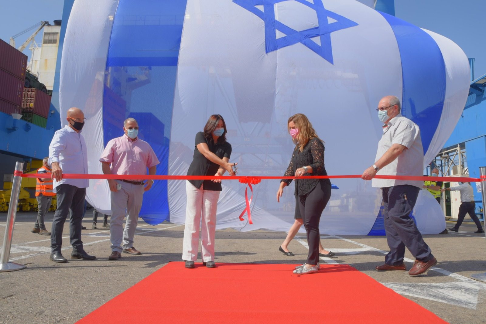 צילום: יח שרת התחבורה מירי רגב חנכה בנמל אשדוד את המנוף התפעולי הגדול בנמלי ישראל