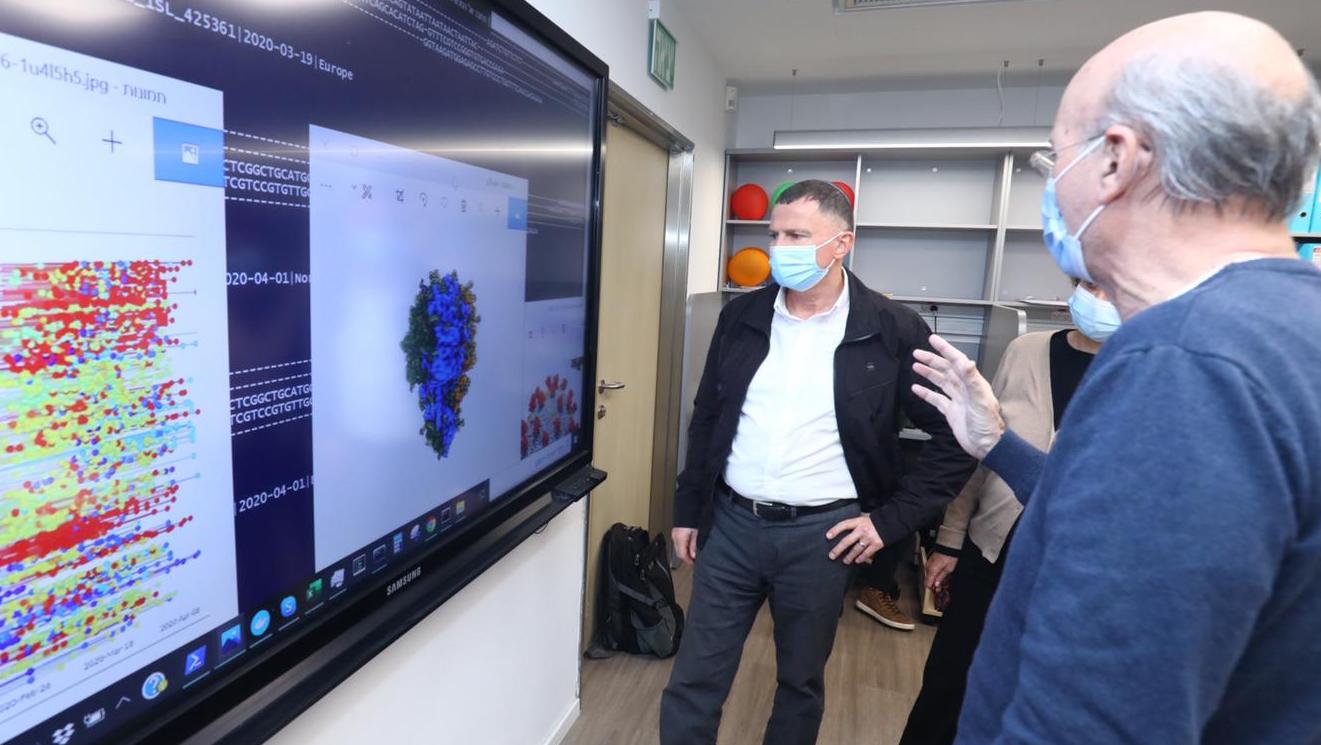 צילום: גדעון שרון, לע שר הבריאות במעבדת הנגיפים בשיבא: