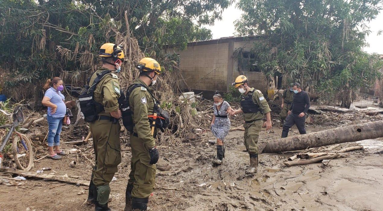 צילום: דובר צה חיילי פיקוד העורף נשלחו להונדורס לסייע לערים שנפגעו מההוריקן