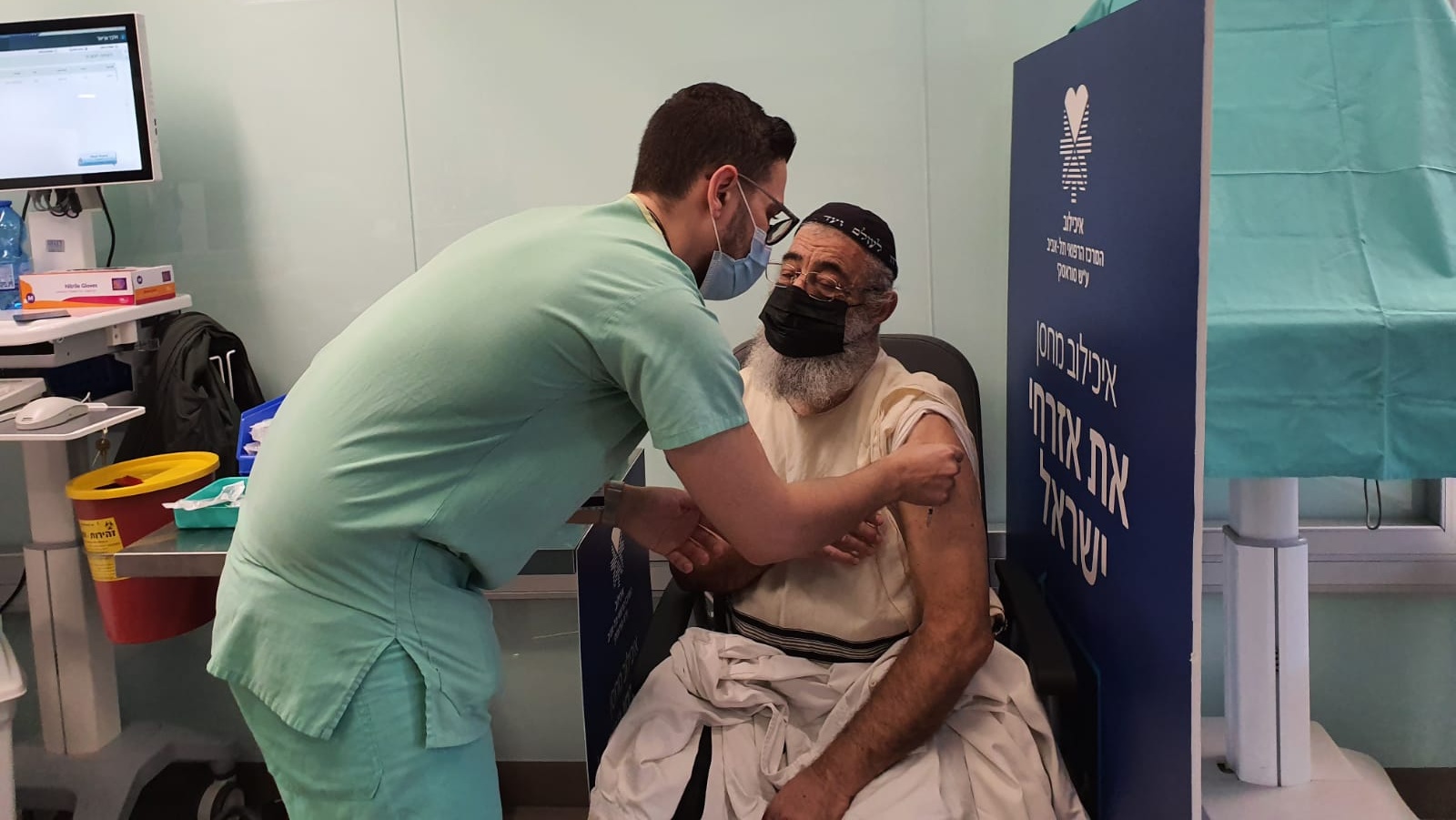 צילום: 0404 הזמר אריאל זילבר לאחר שחוסן נגד הקורונה: