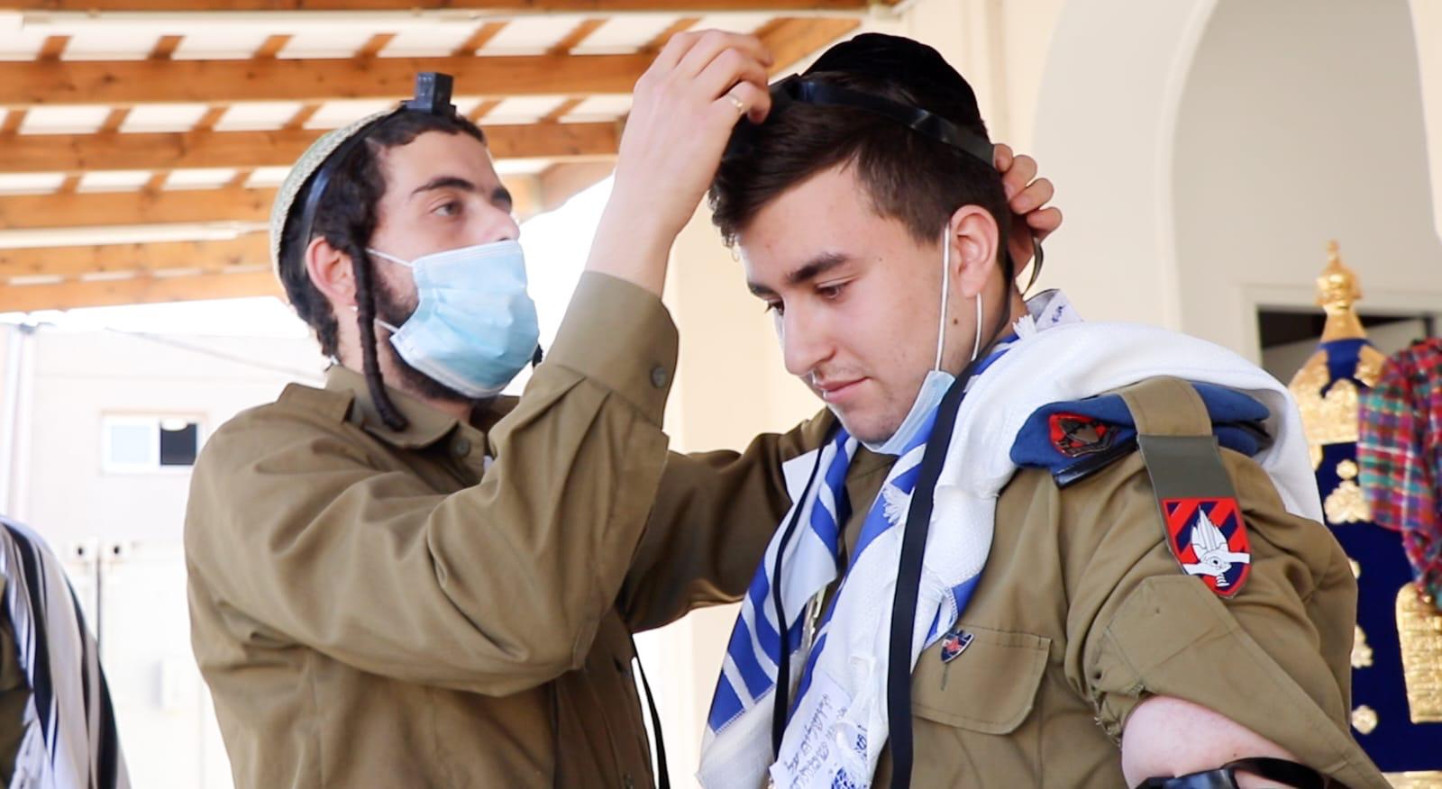 חייל שמעולם לא חגג בר מצווה ולא עלה לתורה – זכה לקיים היום את שניהם | צפו