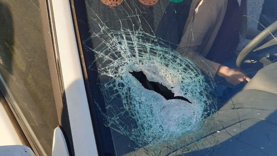 צילום: הצלה ללא גבולות יו הטרור הערבי: נהגת נפצעה בפיגוע אבנים בין קדומים ליצהר