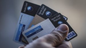 משרד האוצר: נחתם הסכם להוזלת עמלות הסליקה בכרטיסי האשראי