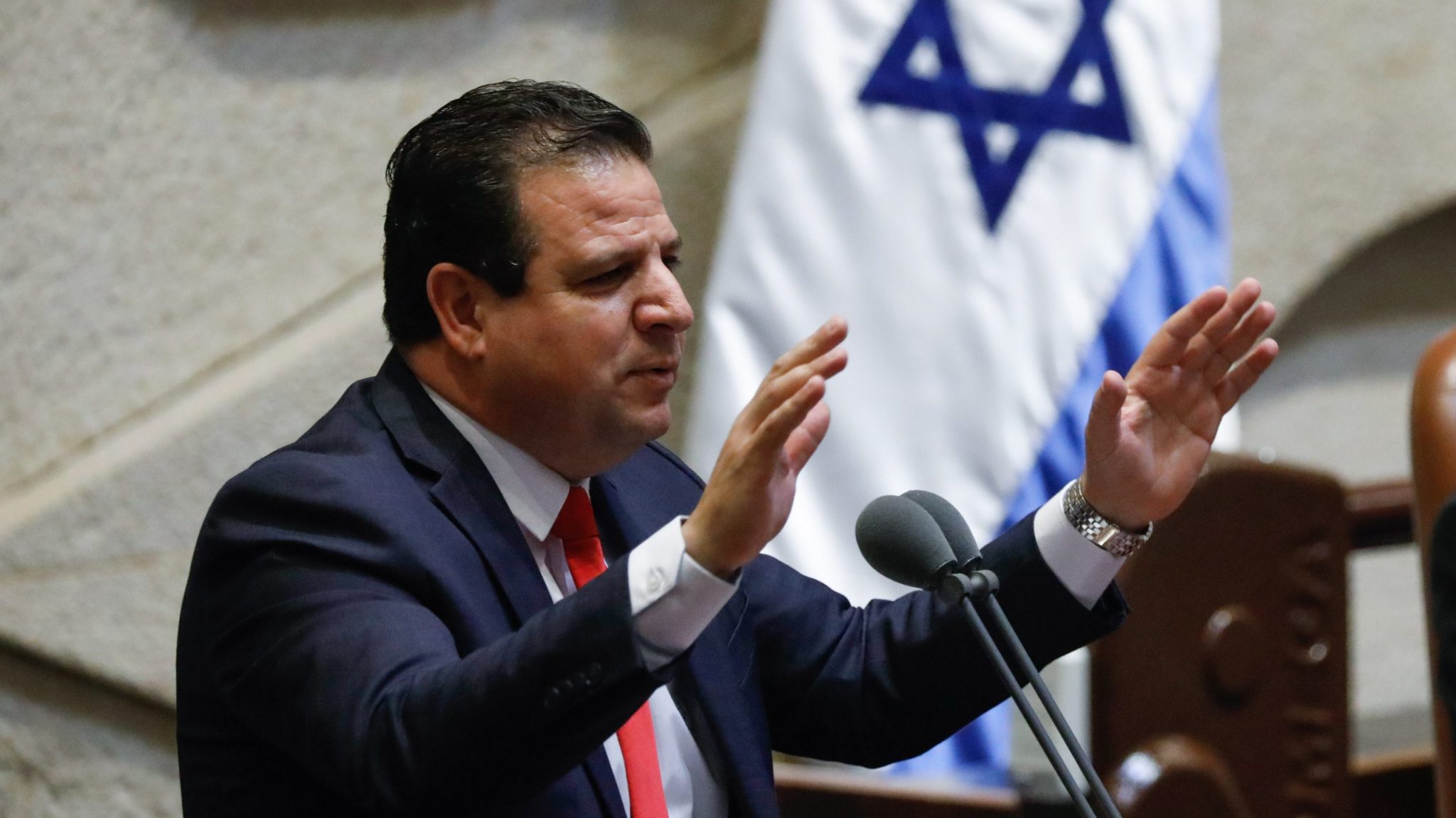 צילום: אוליבייה פיטוסי, פלאש 90 סערה בכדורעף | מכבי ת