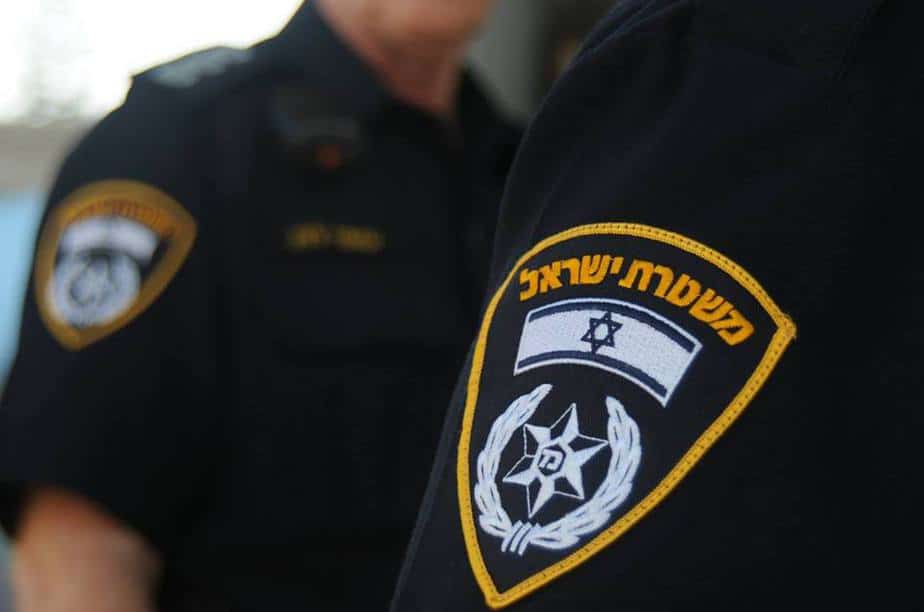 צילום: משטרת ישראל שוטר נפצע לאחר ששוטרים הותקפו באבנים במהלך פעילות בחורה