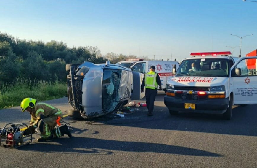 צילום: אביעד ניסים, מד חמישה פצועים בהתהפכות רכב בכביש 6, אחד מהם – פעוט כבן שנה