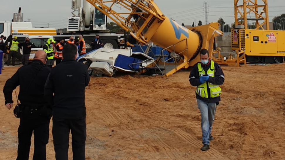 גבר נהרג בקריסת מנוף באתר בנייה באור עקיבא