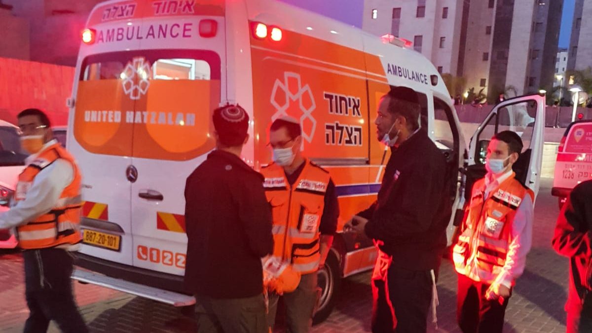 צילום: דוברות איחוד הצלה הולך רגל נפצע קשה מפגיעת רכב באשדוד, המשטרה בודקת חשד לדריסה מכוונת