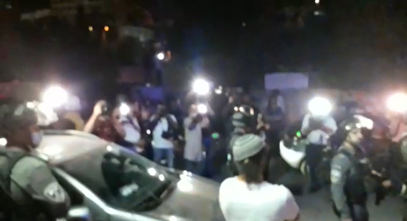 מתפרעים ירו זיקוקין והשליכו אבנים לעבר תושבים בשמעון הצדיק