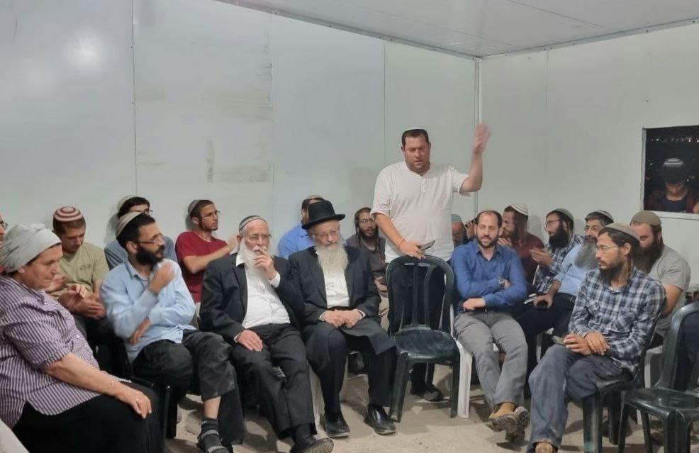 צילום: וועד הישוב אביתר המשפחות יעזבו – ישיבת הסדר תוקם במקום: תושבי אביתר אישרו את מתווה הפשרה