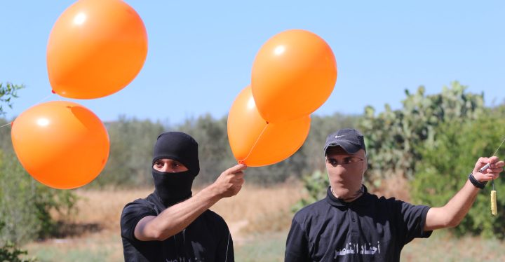 צילום: עטיה מוחמד, פלאש 90 מחבלים מעזה הפריחו בלוני תבערה לעבר יישובי העוטף