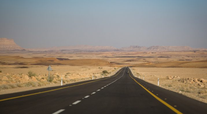 צילום: הדר פארוש, פלאש 90 הקטל בכבישים | הולך רגל נהרג מפגיעת אוטובוס בכביש 90, סמוך לשדה התעופה רמון