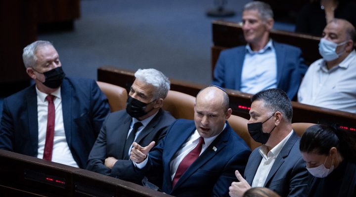 צילום: יונתן סינדל, פלאש 90 אושר בכנסת בקריאה שנייה ושלישית: ארבעה חברי כנסת יוכלו להתפלג מסיעתם