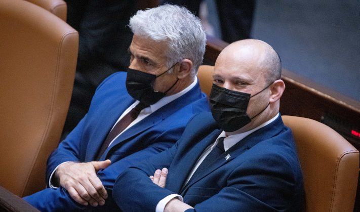 צילום: יונתן סינדל, פלאש 90 עם ישראל לא ירגיש בשינוי | בשל האירועים: בוטלה ישיבת ממשלת השמאל שתוכננה ליום ראשון