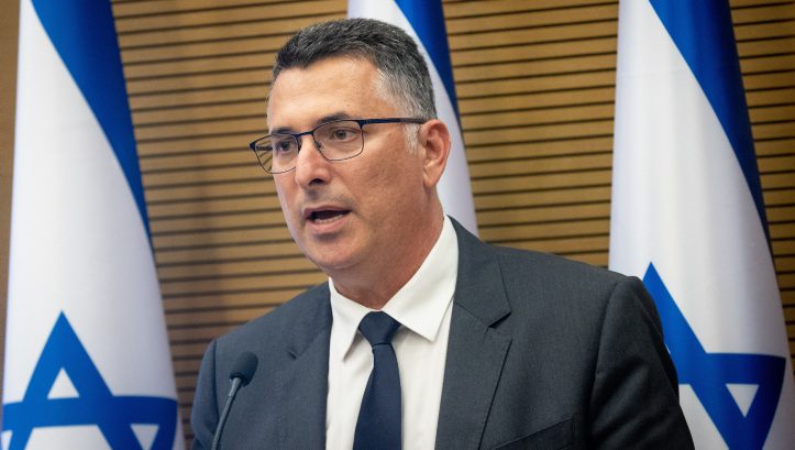 צילום: יונתן סינדל, פלאש 90 סער הגיש את רשימת המועמדים שלו לתפקיד היועמ