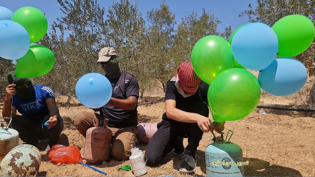 מחבלי חמאס לא מפחדים מבנט: שיגור בלוני התבערה לעבר ארצנו נמשך גם היום