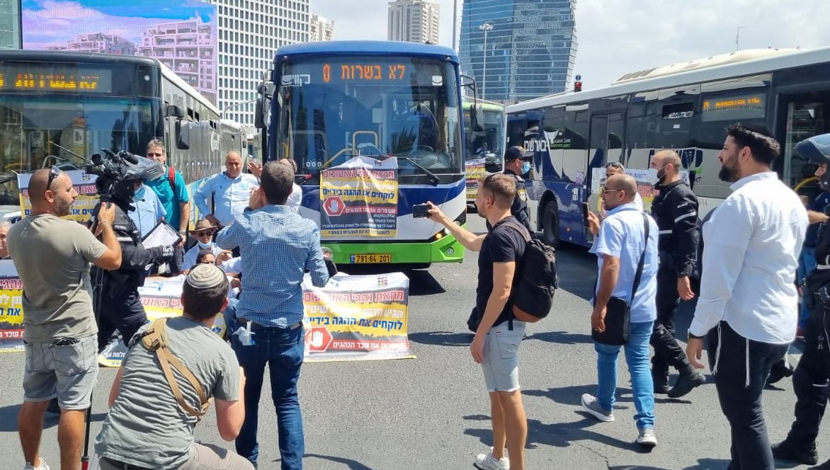 צילום: רגון נהגי האוטובוסים, ההסתדרות לאומית נהגי האוטובוסים חסמו את צומת עזריאלי בתל אביב: