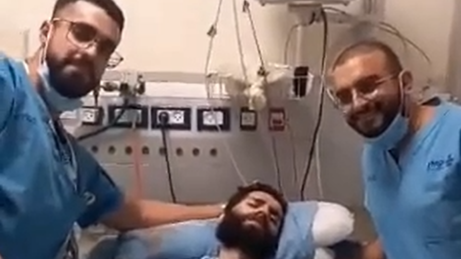 ביזיון: שני עובדים מבית החולים קפלן הצטלמו עם מחבל ולא יפוטרו