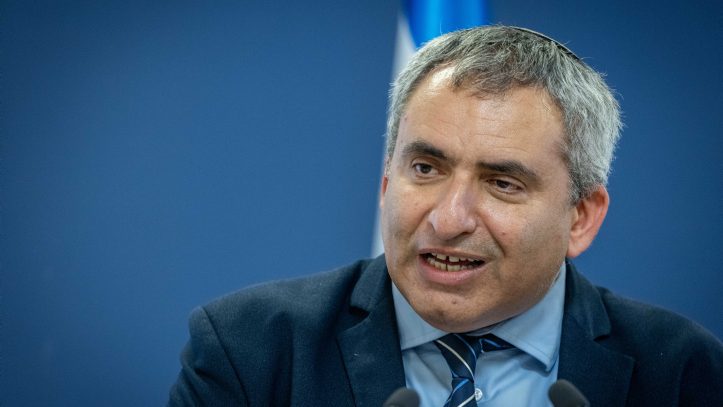 צילום: יונתן סינדל, פלאש 90 השר אלקין תקף את גנץ: ״אבו מאזן משלם משכורות לרוצחי ישראלים – לא הייתי מזמין אותו אליי הביתה״