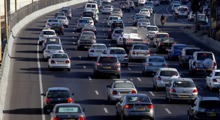 צילום: נתי שוחט, פלאש 90 החל מהיום: חובת הדלקת אורות בעת נהיגה בדרכים בין עירוניות בכל שעות יממה