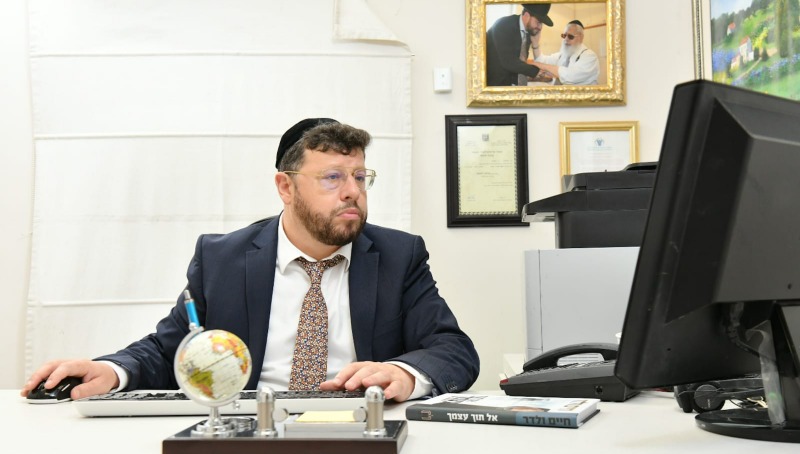 צילום: ויקיפדיה לאחר העדויות על ניצול מיני: הסופר חיים ולדר אותר ללא רוח חיים | ייתכן ושם קץ לחייו