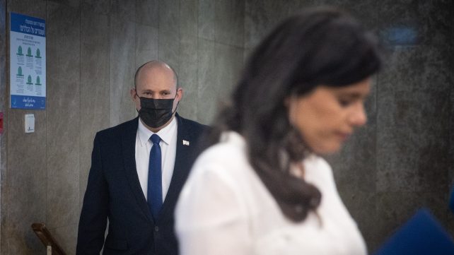 צילום: יונתן סינדל, פלאש 90 דם הנרצחים על הידיים של בנט, שקד וחבריהם לממשלת הרוע שהפקירה את הנגב