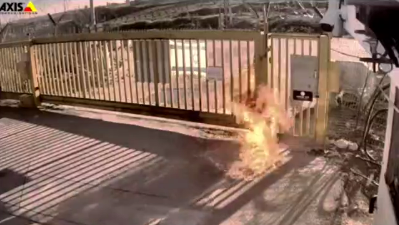 הטרור בארצנו: מחבלים השליכו בקת