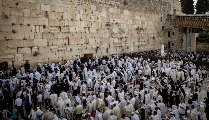 צילום: יונתן סינדל, פלאש 90 מיוחד: ברכת הכהנים המסורתית בכותל | שידור חי