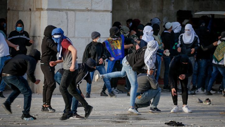 צילום: גמאל אוואד, פלאש 90 המהומות בהר הבית: שני ערבים נעצרו בחשד להשלכת אבנים והסתה