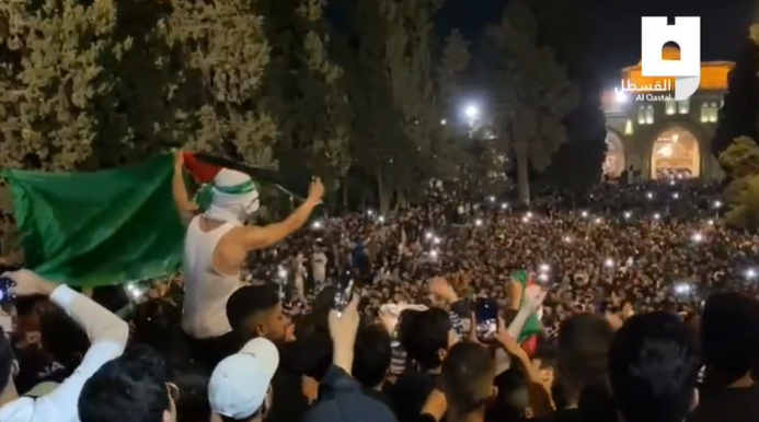ערב יום השואה | מאות ערבים קראו בהר הבית לטבוח ביהודים: